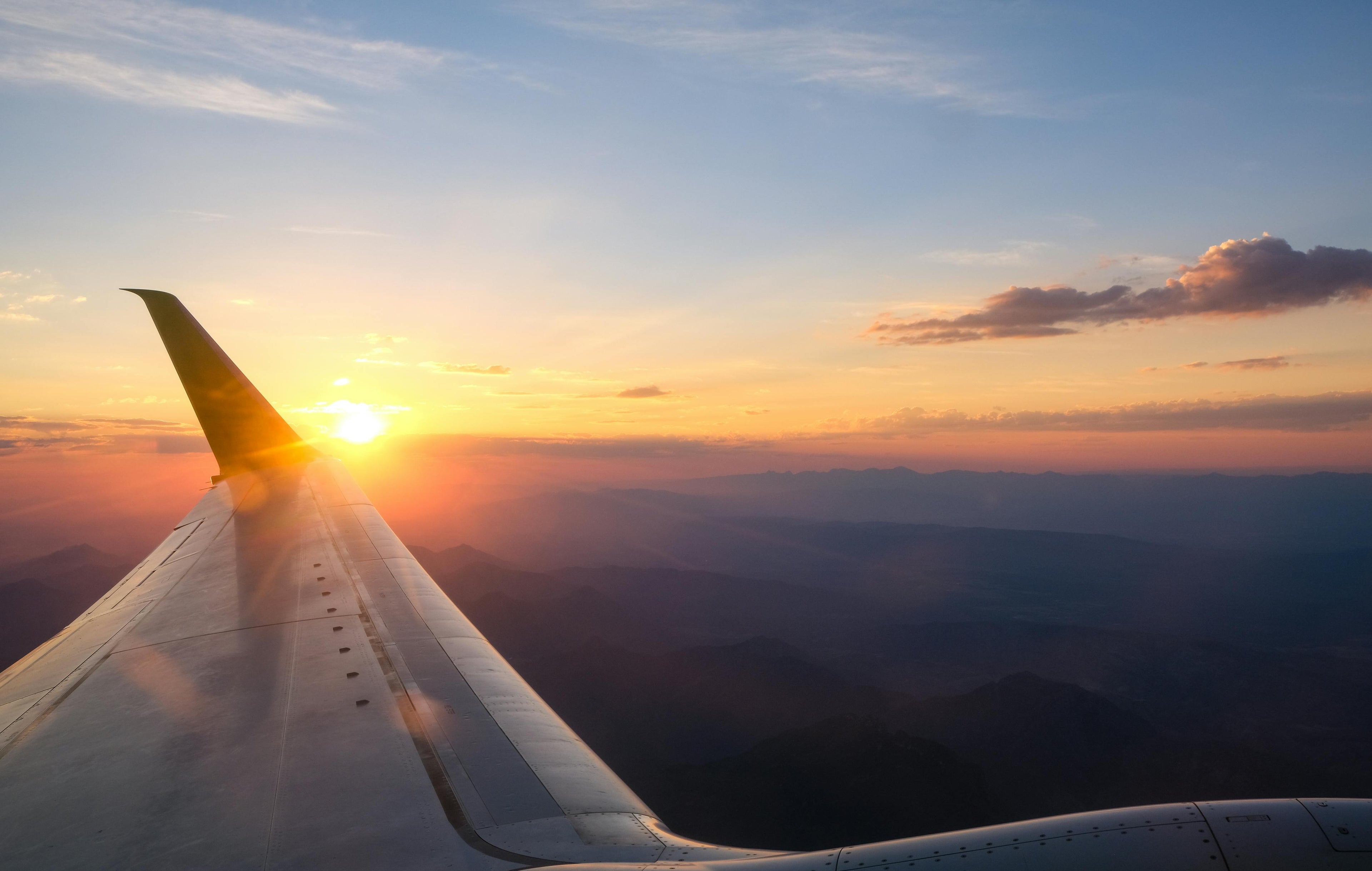 Best Travel Outfits for Long Flights: Comfort + Style Guide